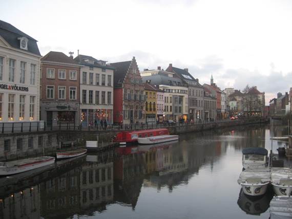 Apoi ne-am plimbat prin oraș și am admirat Ghent-ul în toată splendoarea. Cina festivă a fost în același timp și un moment de tristețe, de despărțire dar cu speranța că vom lucra împreună în viitorul proiect Comenius.
