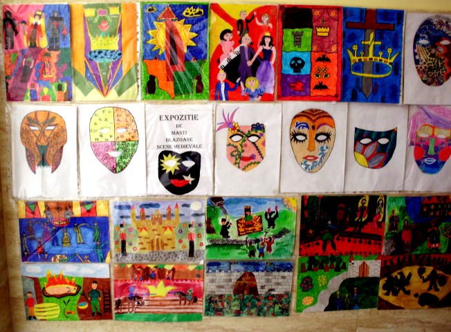 Expozitia masti,blazoane,scene medievale